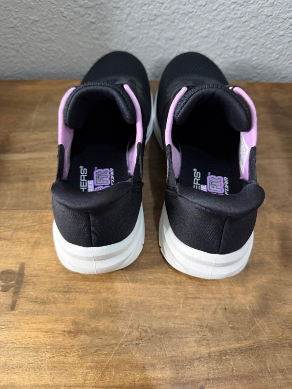 Skechers Swift Fit Women’s Black and Pink Athletic Slip-On Sneakers size 7 - Picture 4 of 7